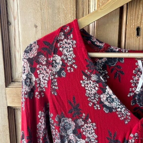 Free‎ People XS Red Floral Boho Speak Easy Blouse - Picture 3 of 11